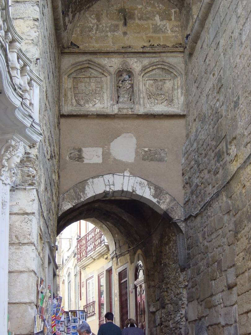 Arco e Torre de Almedina