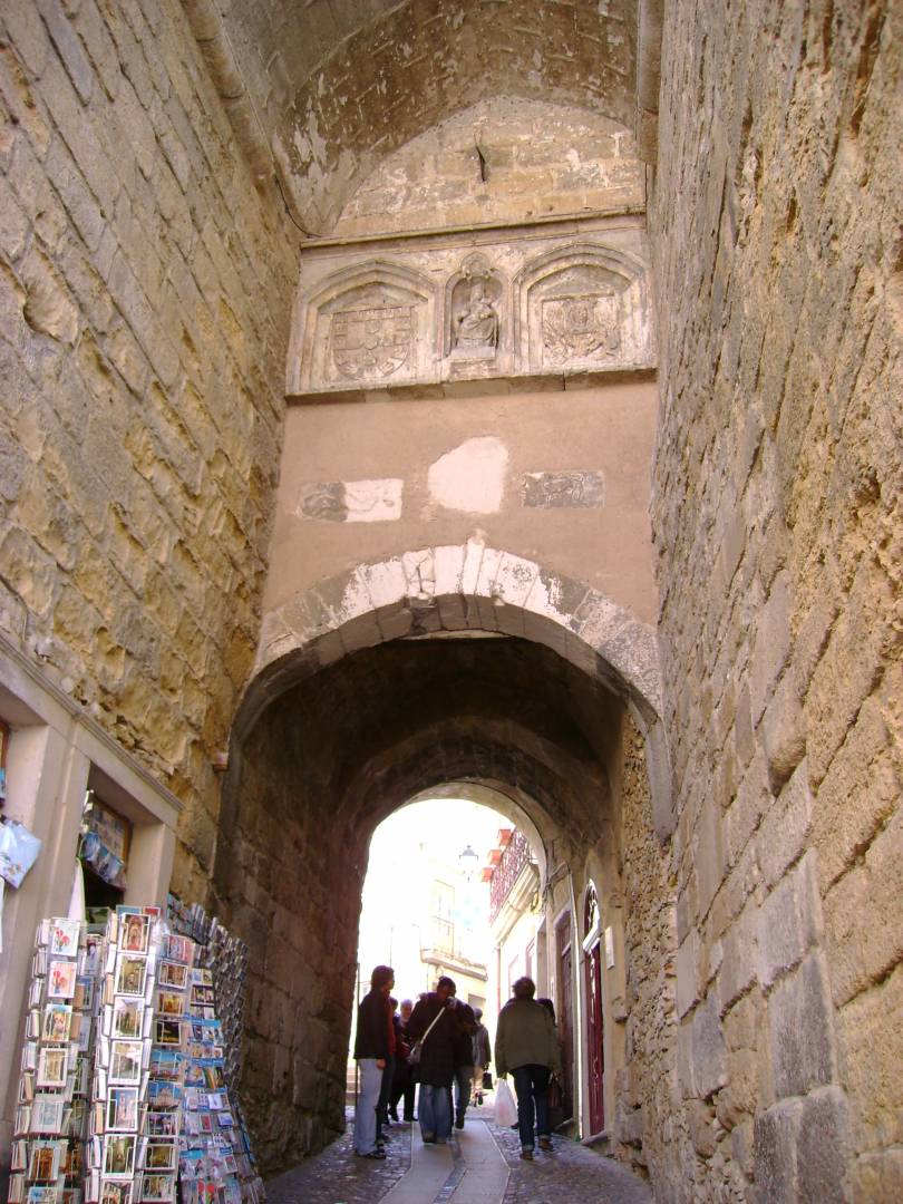 Arco e Torre de Almedina