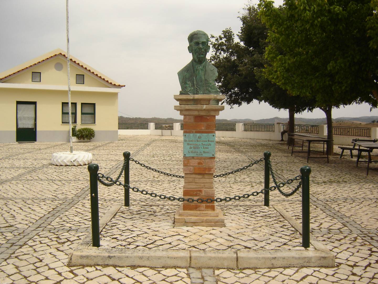 Busto Doutor António Bernardino Ramos