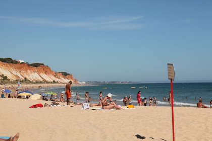 Praia do Barranco das Belharucas