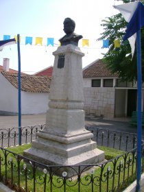 Busto de José Maria Figueiredo Cabral da Câmara