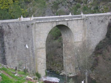 Ponte sobre o Rio Pinhão