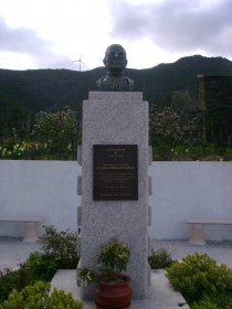 Busto de Monsenhor Cônego António Pereira de Almeida