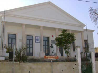 Biblioteca Municipal - Centro Cultural Grandella