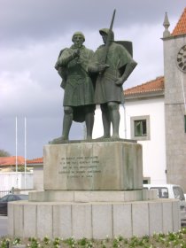 Estátua de Homenagem a Nuno Gonçalves e Gonçalo Nunes
