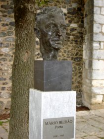Busto de Mário Beirão