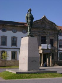 Estátua ao Marechal Gomes da Costa