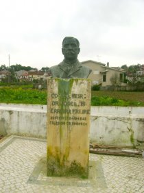 Busto de Doutor José Luís Ferreira Freire