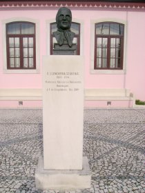 Busto de Dona Clementina Sequeira