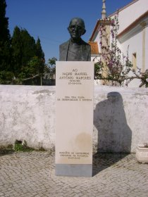 Busto de Padre Manuel António Marques