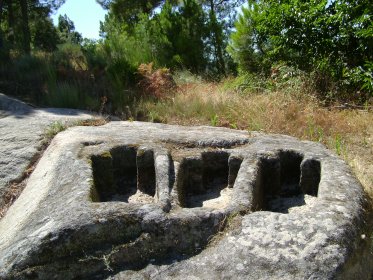 Túmulos das Ruínas da Igreja de Ansiães