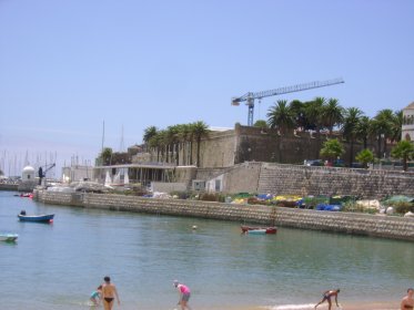 Bases da Muralha que Interliga os Dois Baluartes da Praia da Ribeira