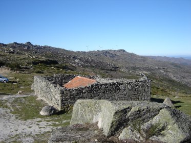 Ruínas da Muralha das Portas de Montemuro
