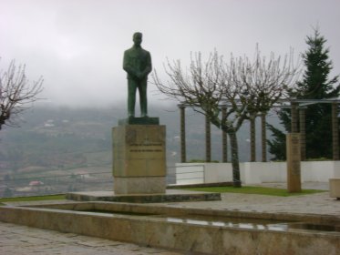 Estátua de Sacadura Cabral