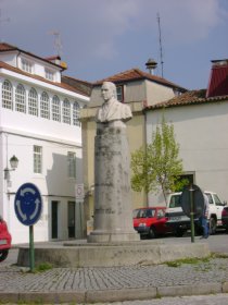 Estátua do Padre Joaquim Marcelino da Fontoura