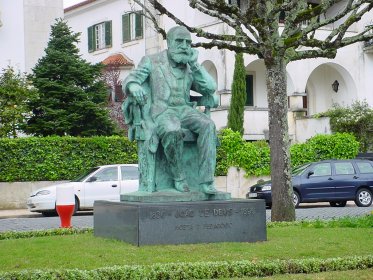 Estátua de João de Deus