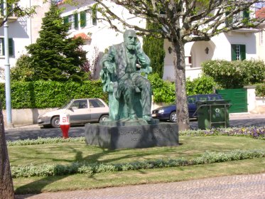 Estátua de João de Deus