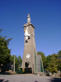 Estátua de Santo Cristo Operário