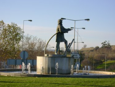 Estátua em Homenagem aos Bombeiros de Elvas