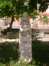 Busto de Dona Maria Amália de Carvalho