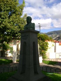 Estátua do Padre Fernando Augusto da Silva