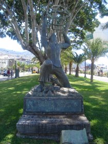 Estátua de Homenagem ao Emigrante Madeirense