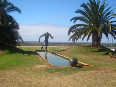 Estátua de Homenagem ao Clube Sport Marítimo
