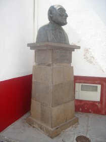 Busto de Maximiano de Sousa