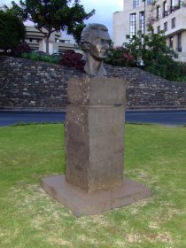 Busto de Francisco Sá Carneiro