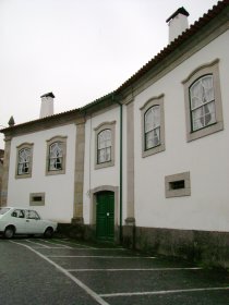 Casa no Largo Fernando Lopes da Costa Alçada
