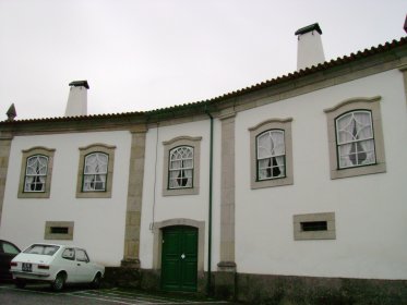 Casa no Largo Fernando Lopes da Costa Alçada