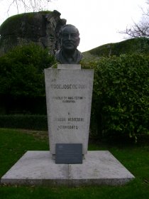 Busto do Professor José de Pina