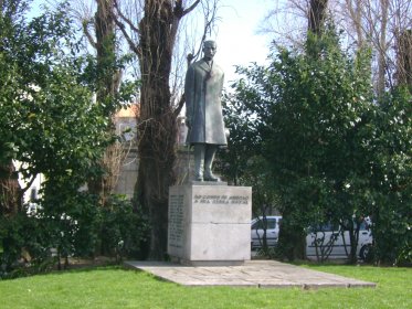 Estátua do Conde de Arnoso