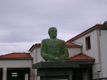 Busto de Dom Paulo de José Tavares