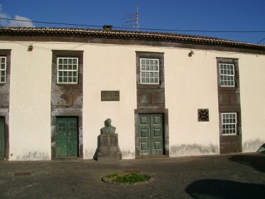 Biblioteca Municipal da Povoação