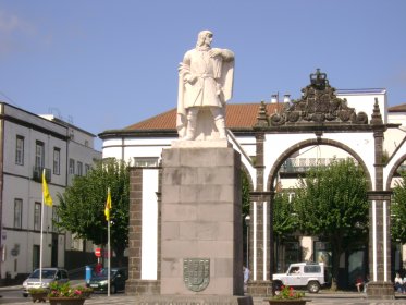 Estátua de Gonçalo Velho Cabral