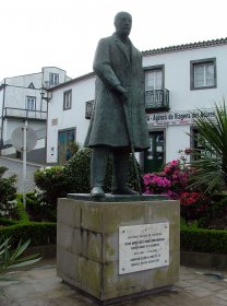 Estátua de António Alves de Oliveira