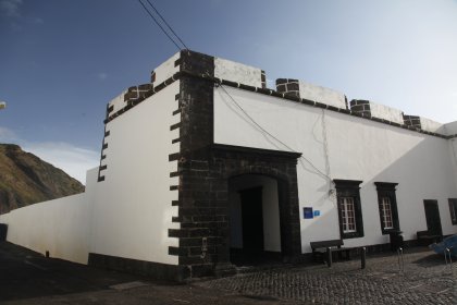 Portão Fortificado de Porto Pim