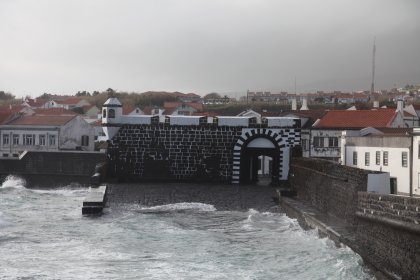 Portão Fortificado de Porto Pim