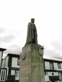 Estátua de Dom Diniz