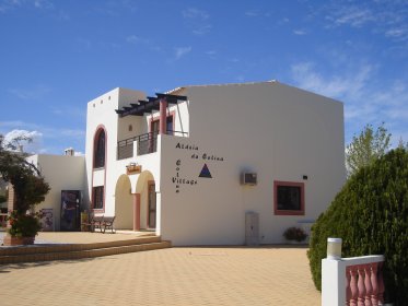 Colina Village Hotel