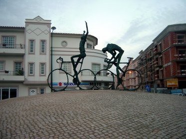 Monumento com Ciclistas