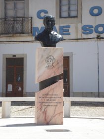 Busto do Doutor José Alves Batalim Júnior
