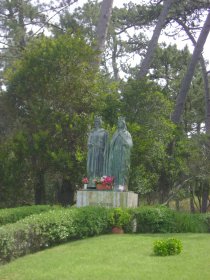 Estátua de Dom Dinis e Rainha Santa Isabel
