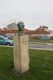 Estátua de Júlio Bumba (O Aveiro)