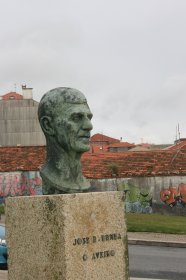 Estátua de Júlio Bumba (O Aveiro)