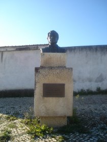 Busto de Francisco Sá Carneiro