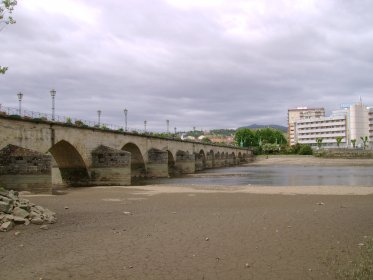 Ponte Românica sobre o Tua