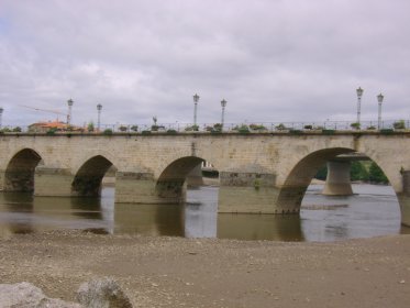 Ponte Românica sobre o Tua