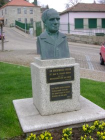 Busto de Padre José M. Duarte Júnior